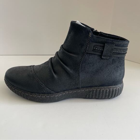 Clarks Suede Ankle Boots Black Booties - Picture 11 of 16